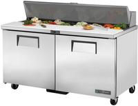 Saladette | 2 brede deuren | Inclusief 16x 1/6GN bakken | Wielen | 439 liter | TSSU-60-16 | True | CC235